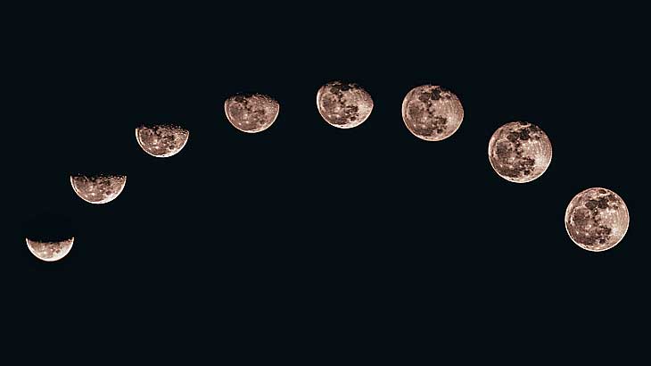 6月の誕生石の一つ、ムーンストーンを連想させる月の満ち欠けの様子の写真