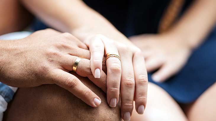 自身のリングサイズを知る機会ともなる婚約指輪のイメージ画像