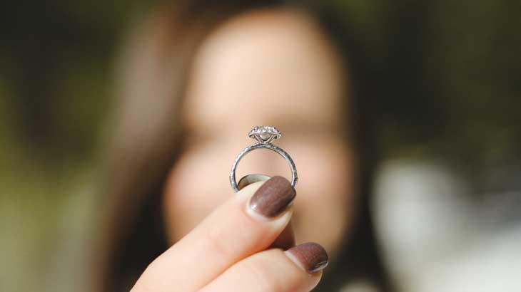 Diamonds are the mainstream of engagement rings, but ...