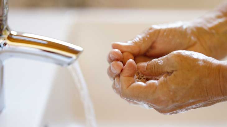 Image-photo-of-hand-washing