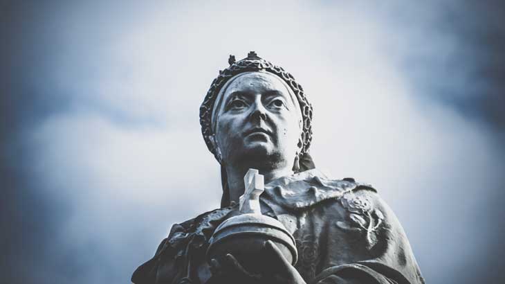 Photograph-of-Queen-Victoria-statue