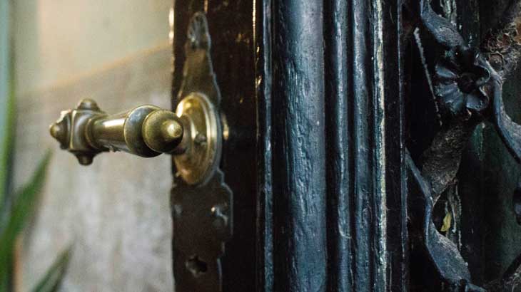Photo-of-brass-doorknob