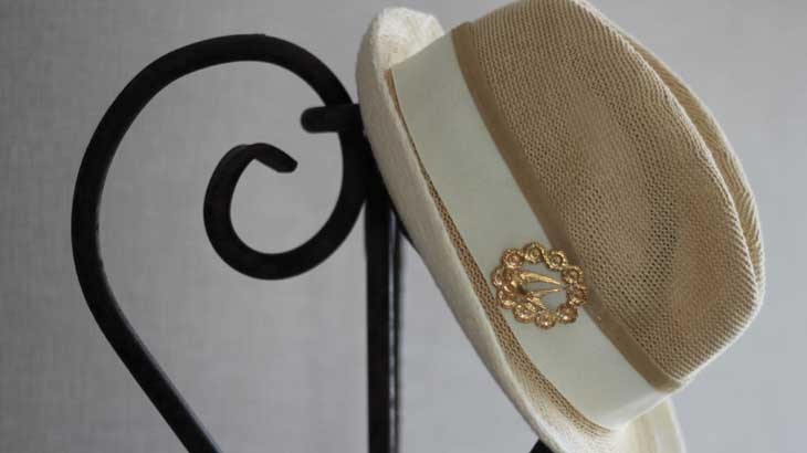 Image-of-a-straw-hat-with-a-brooch